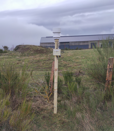 Pluviomètre installé sur le bassin versant de la Veyre © CA, JS 